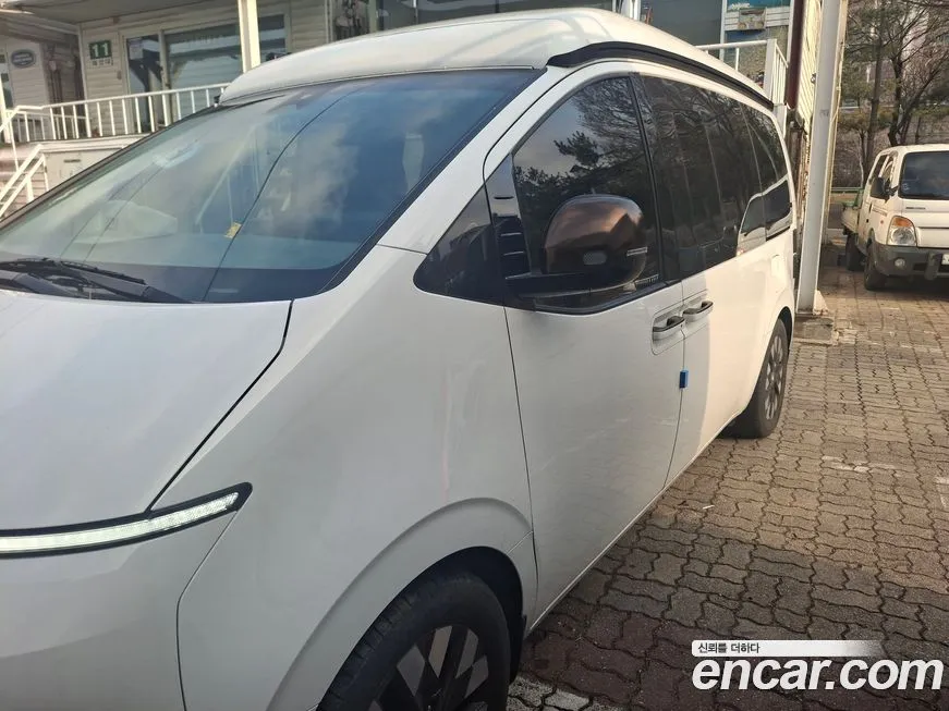 Hyundai Staria