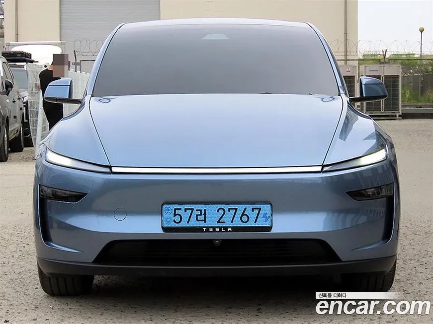 Tesla Model Y — фото 1