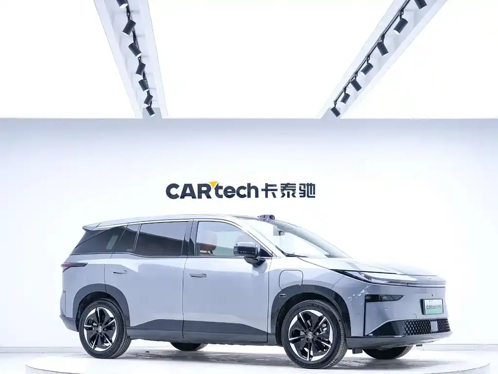 Toyota Platinum 3X 2025 из CN, фото 7