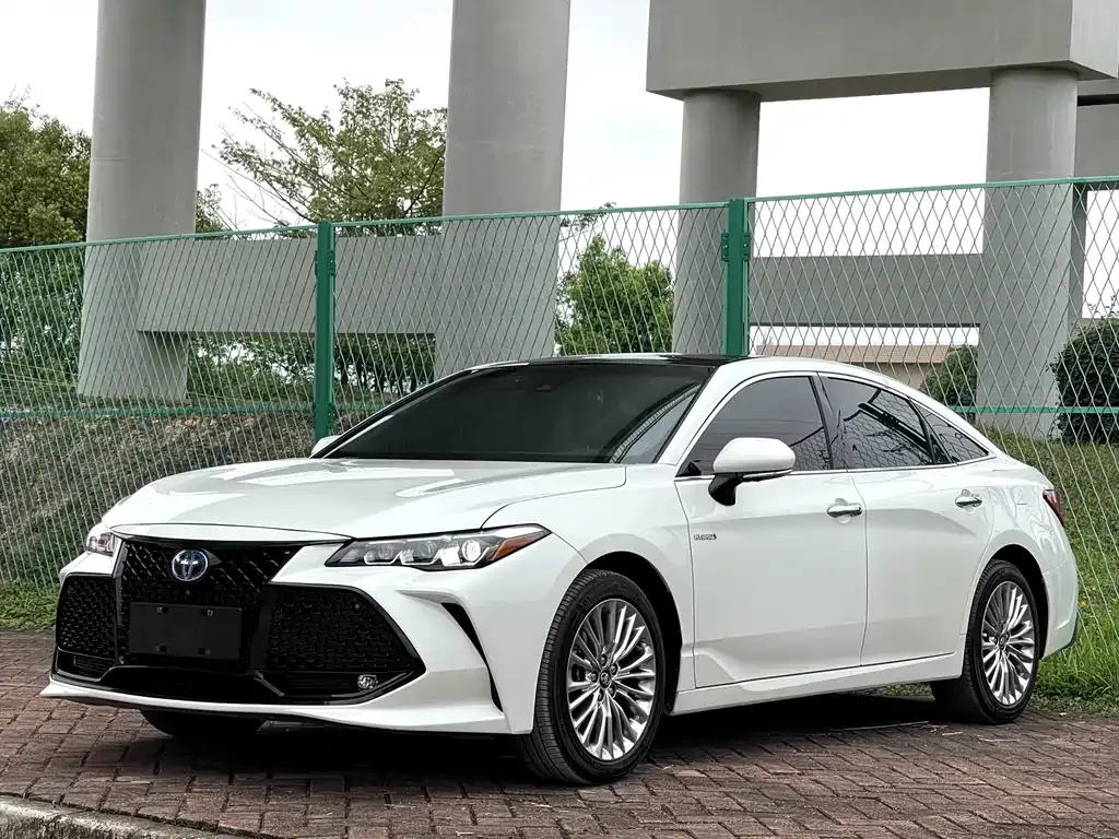 Toyota Avalon — фото 1
