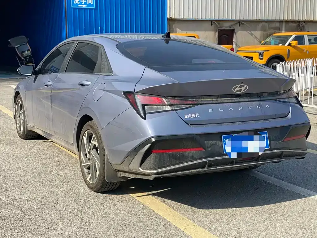Hyundai Elantra — фото 10
