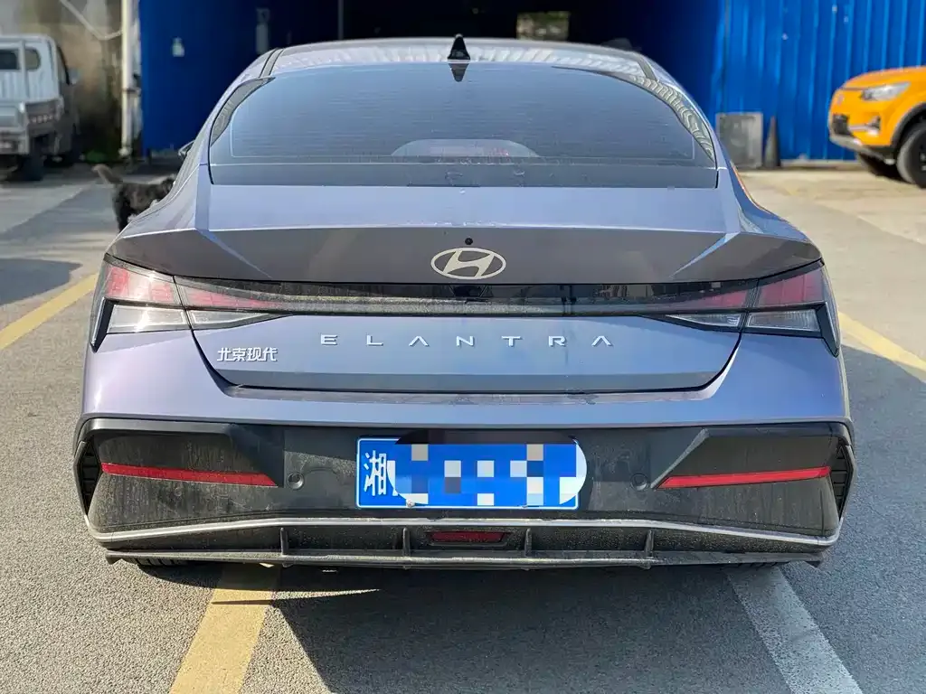 Hyundai Elantra — фото 7