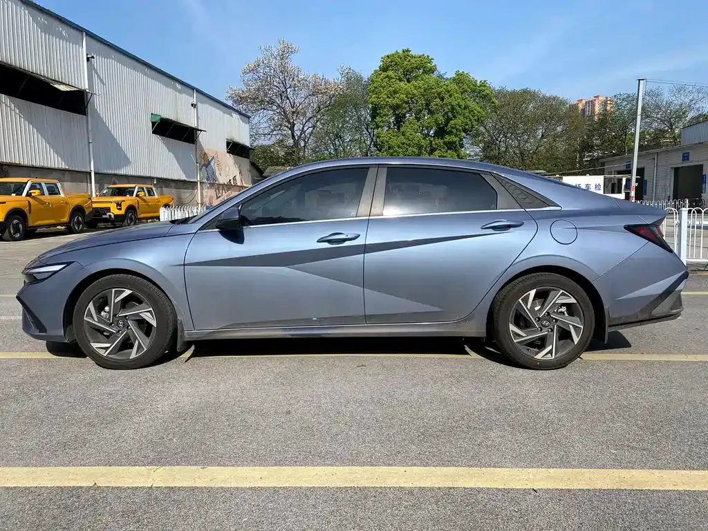 Hyundai Elantra — фото 9