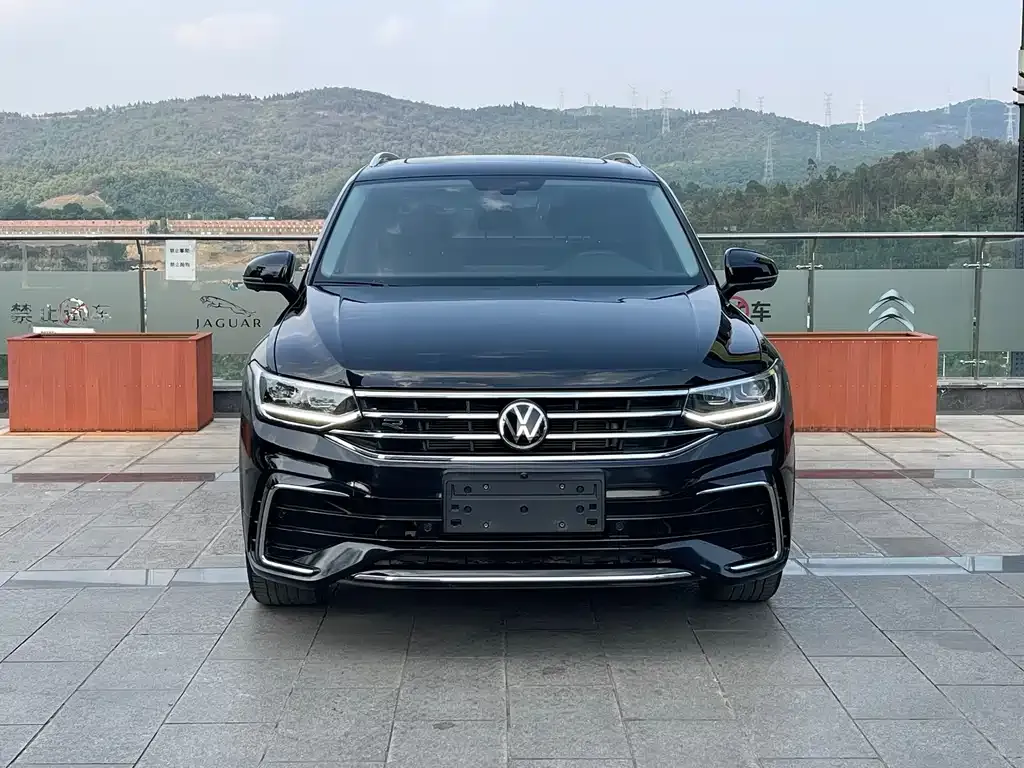 Volkswagen Tiguan L — фото 6