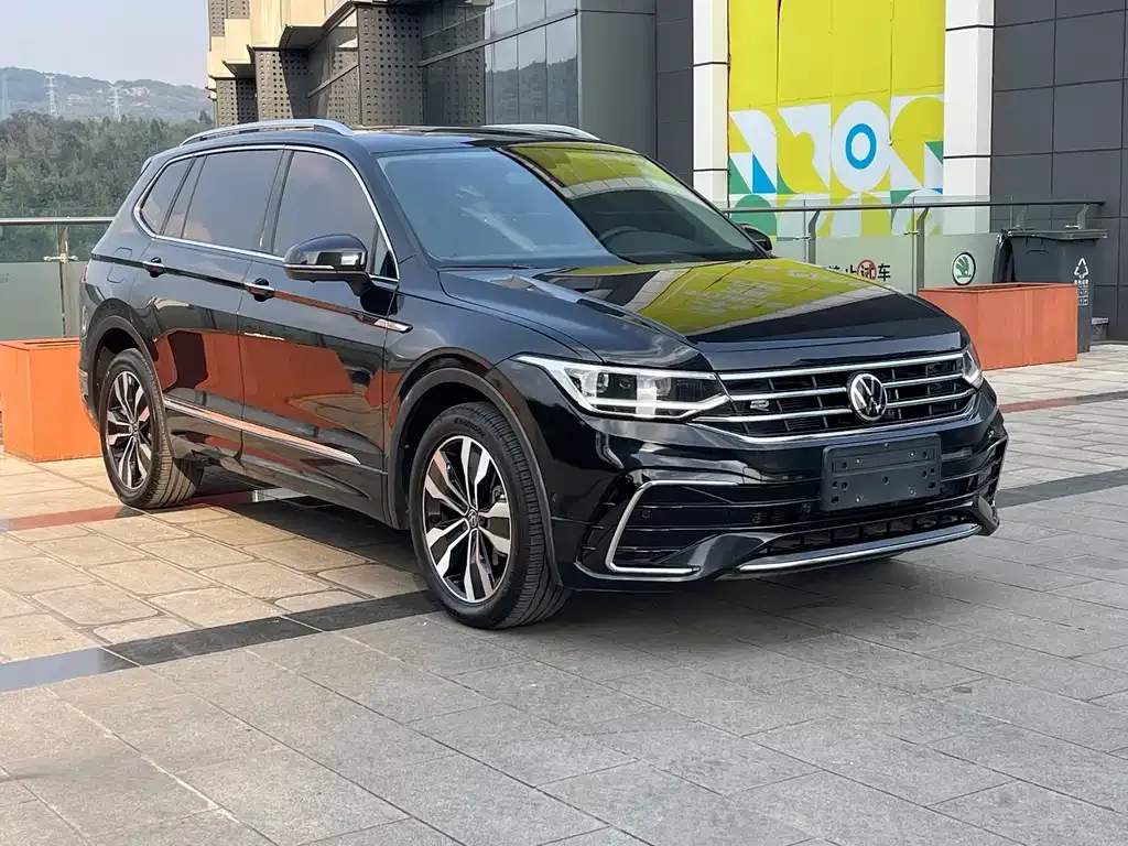 Volkswagen Tiguan L — фото 10