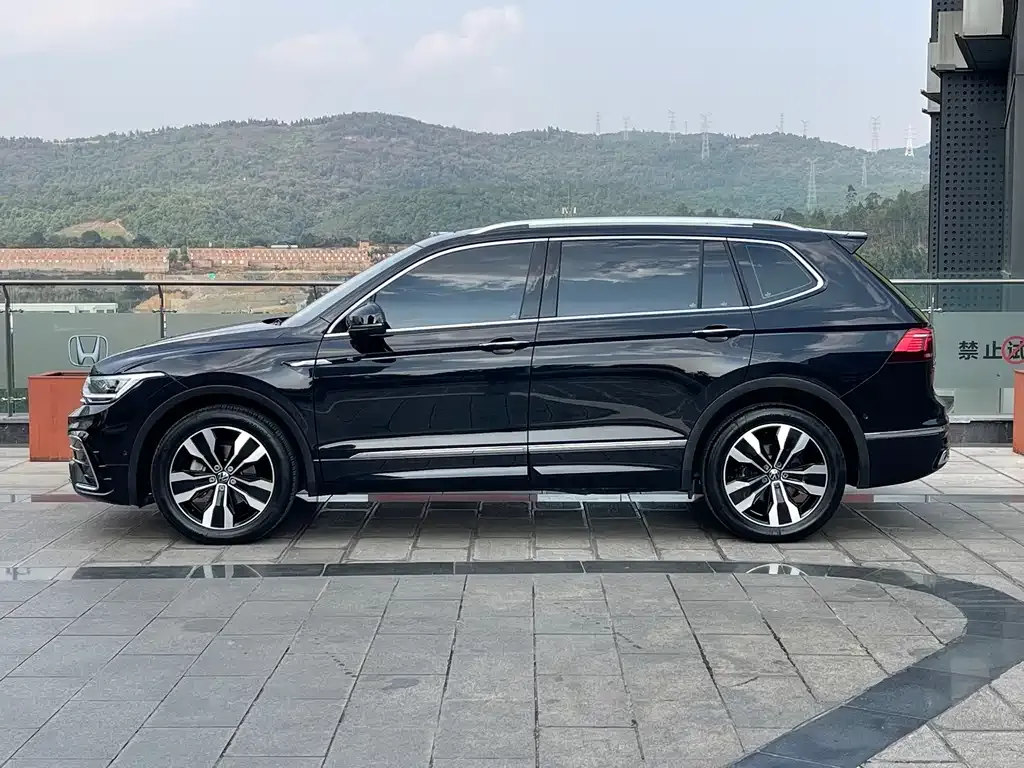 Volkswagen Tiguan L — фото 9