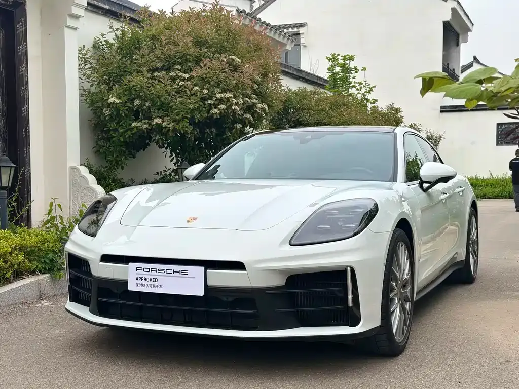 Porsche Panamera — фото 1