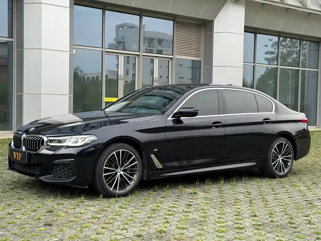 BMW 5 Series — фото 1