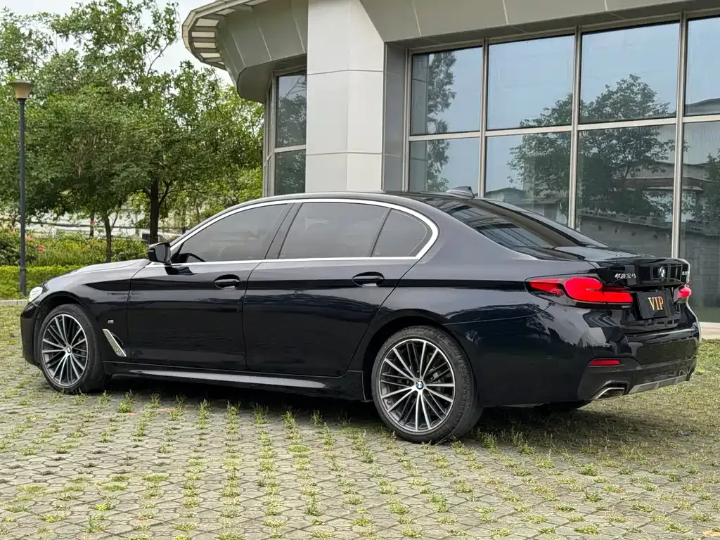 BMW 5 Series — фото 9