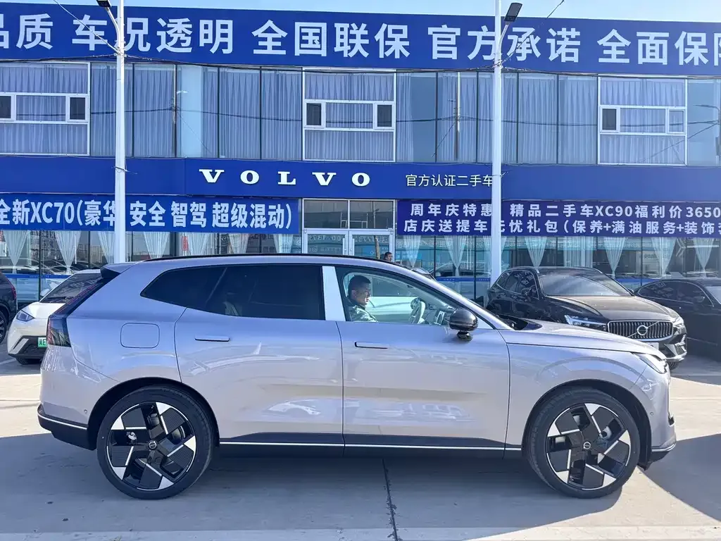 Volvo XC70 Plug-in Hybrid — фото 8