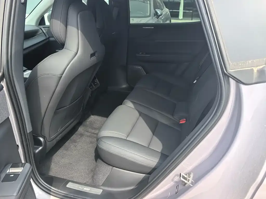 Volvo XC70 Plug-in Hybrid — фото 6