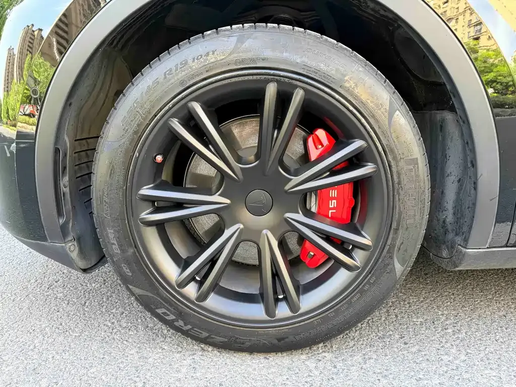 Tesla Model Y — фото 7