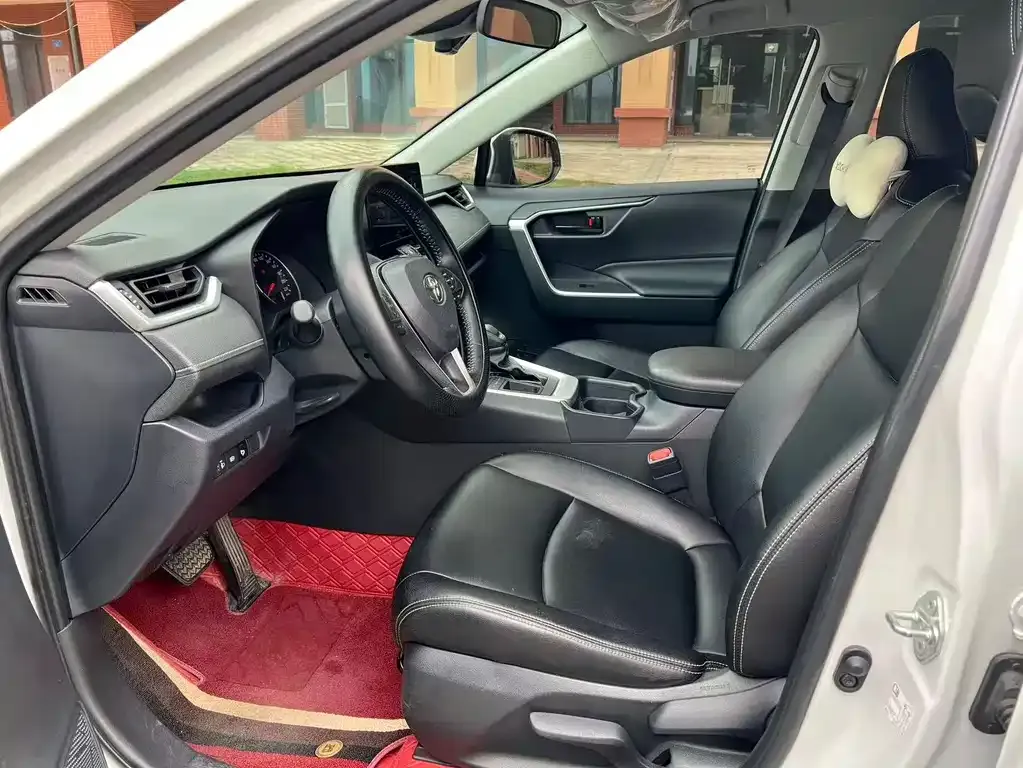 Toyota RAV4 — фото 3