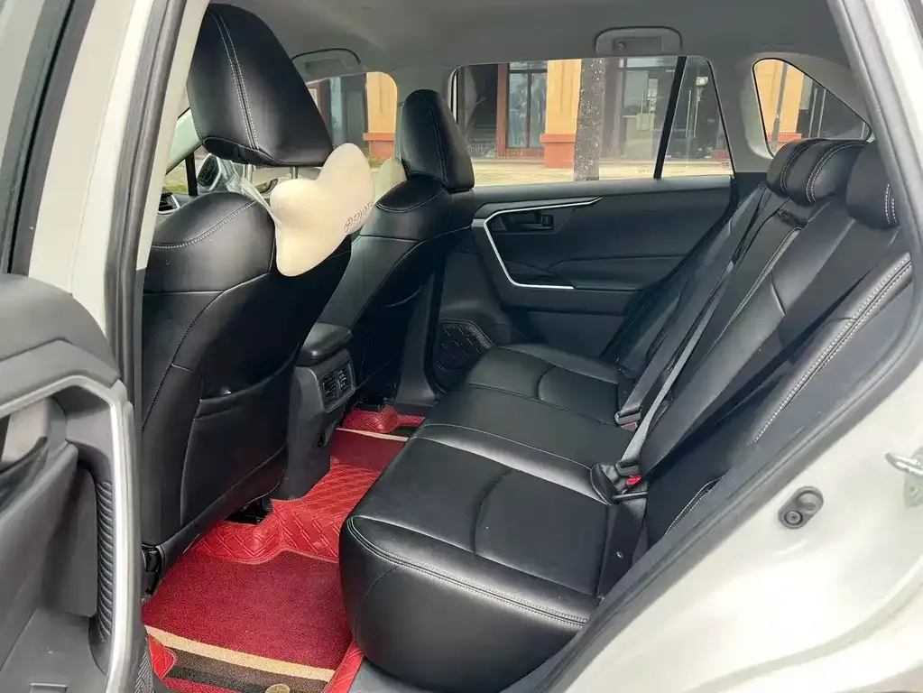 Toyota RAV4 — фото 4