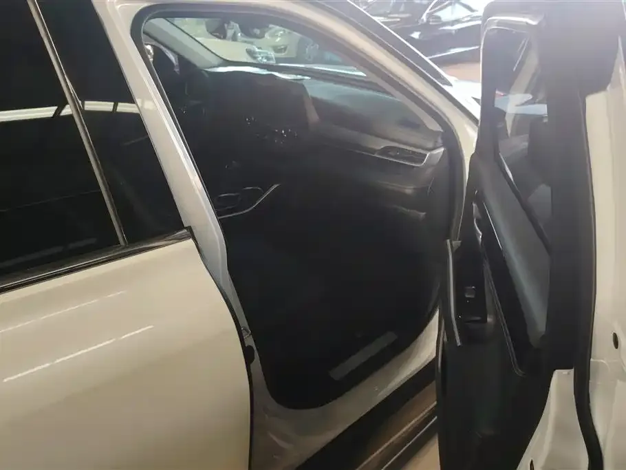 Toyota Highlander — фото 10