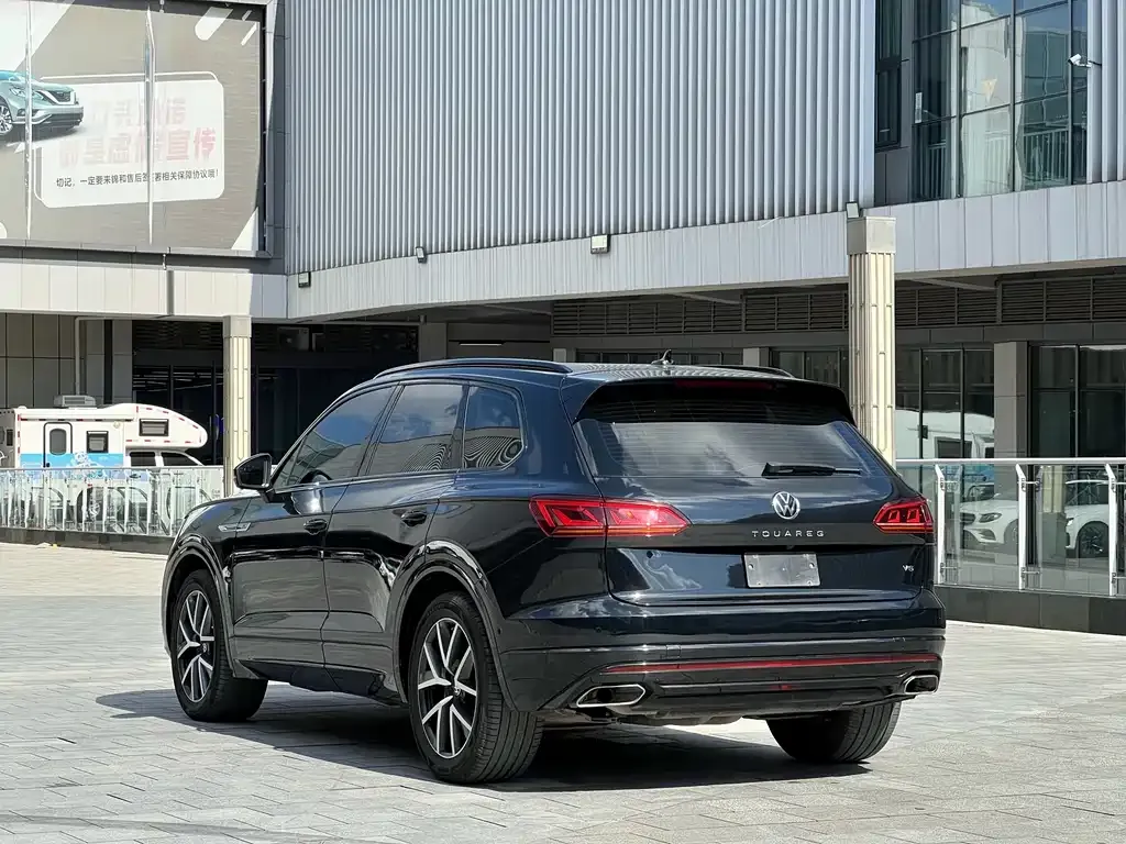 Volkswagen Touareg — фото 8