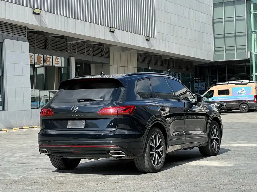 Volkswagen Touareg — фото 10