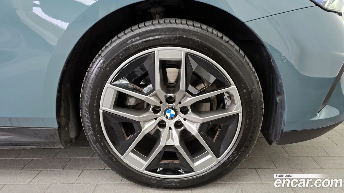 BMW 5-Series 2024 из KR, фото 8
