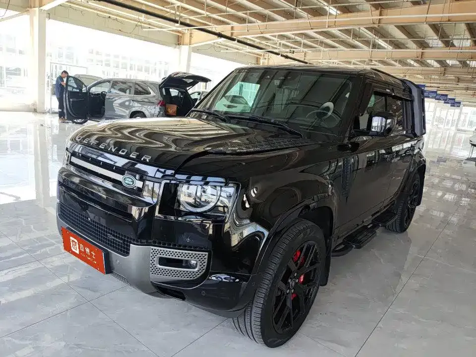 Land Rover Defender — фото 1