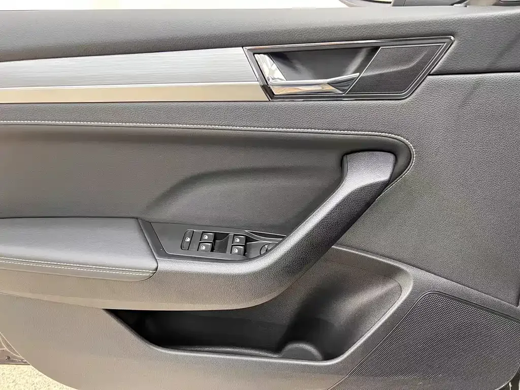 Skoda Superb — фото 10