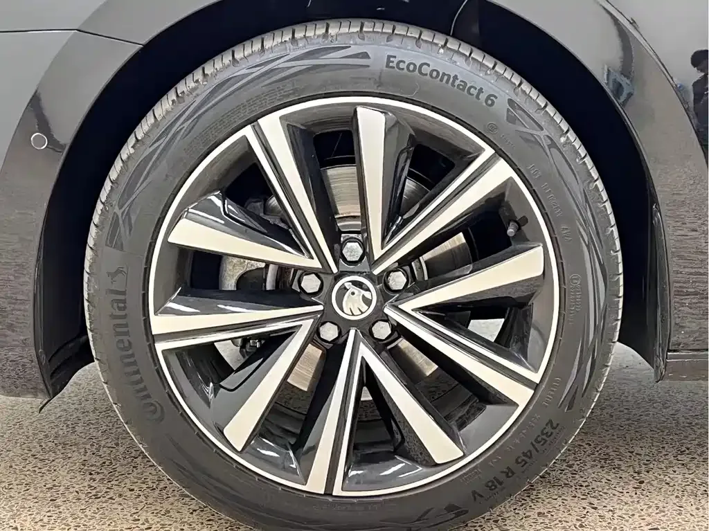 Skoda Superb — фото 9