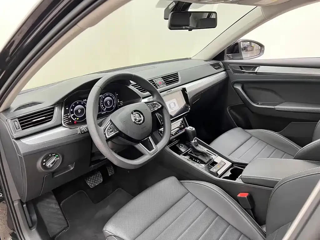 Skoda Superb — фото 5