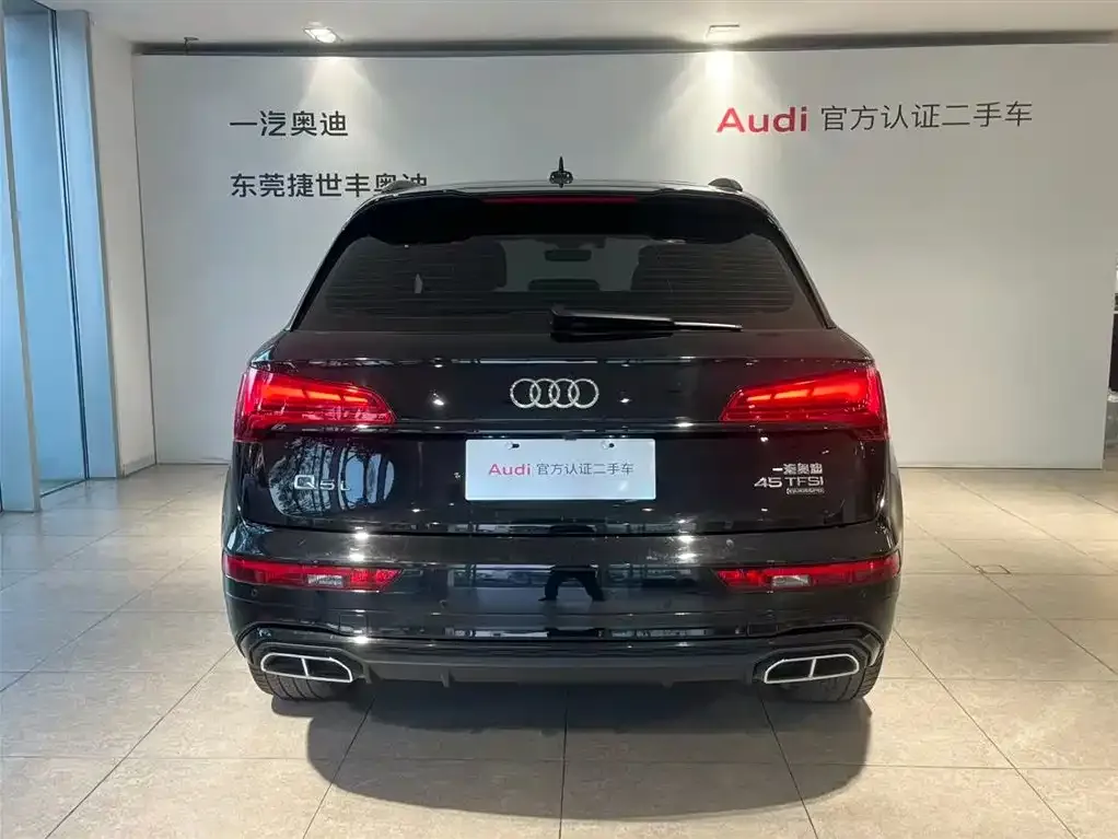 Audi Q5L — фото 10