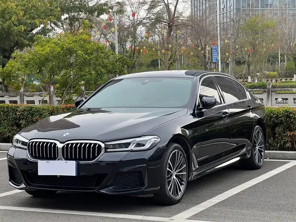 BMW 5 Series — фото 1