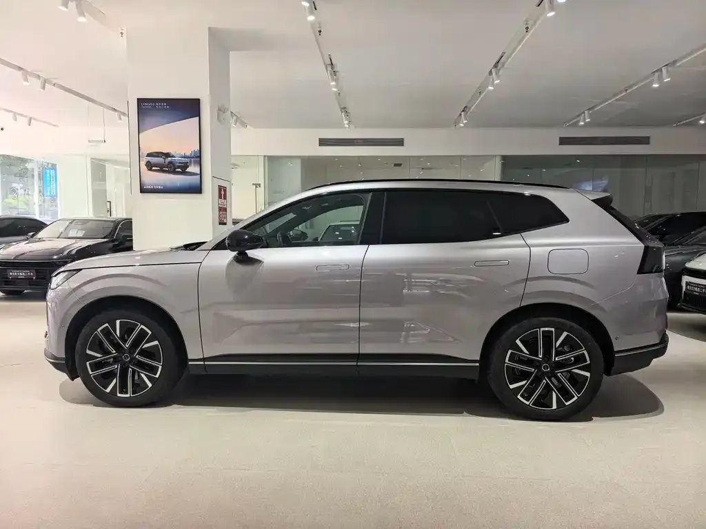Volvo XC70 Plug-in Hybrid 2025 из CN, фото 4