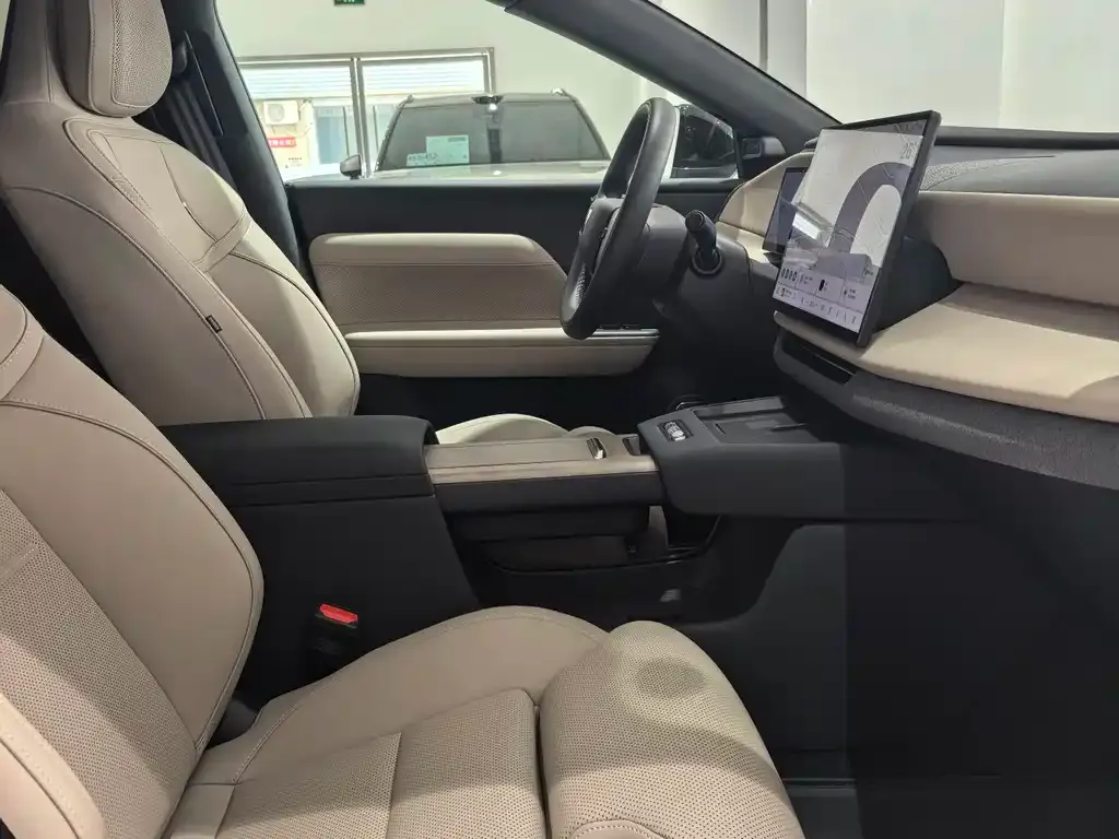 Volvo XC70 Plug-in Hybrid 2025 из CN, фото 6