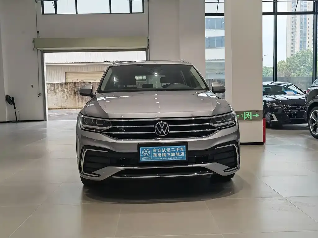 Volkswagen Tiguan L — фото 6
