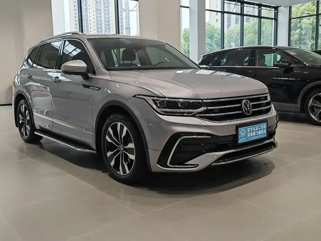 Volkswagen Tiguan L — фото 5