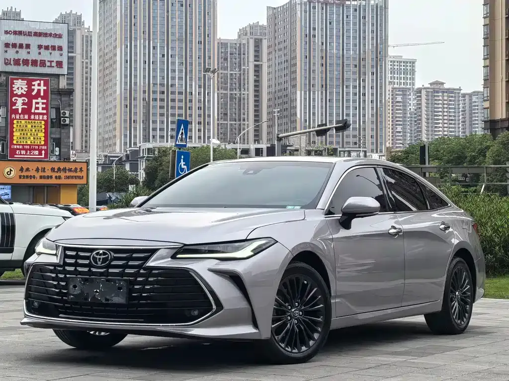 Toyota Avalon — фото 1
