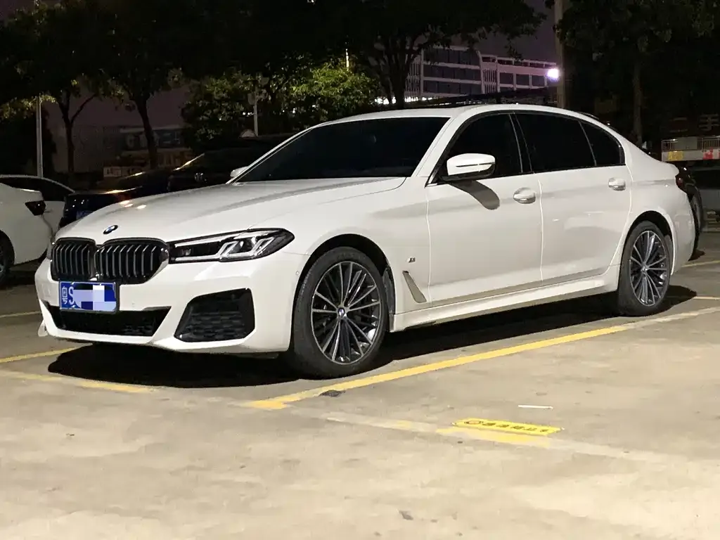 BMW 5 Series — фото 1
