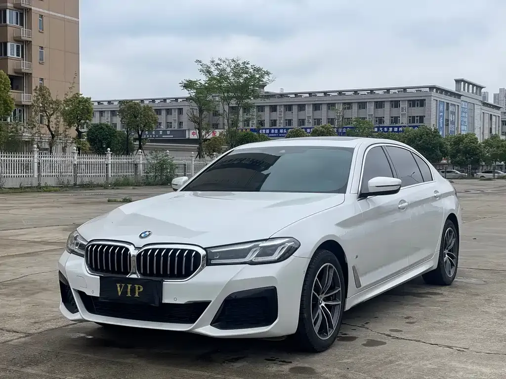 BMW 5 Series — фото 1
