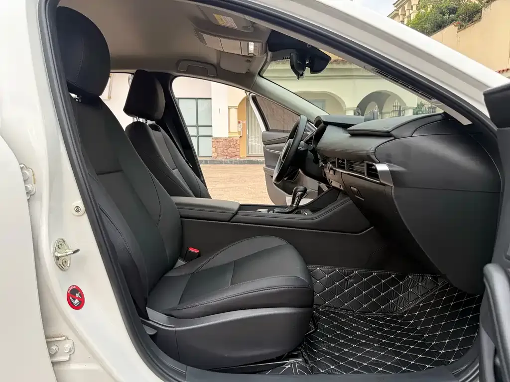 Mazda 3 Axela 2023 из CN, фото 10