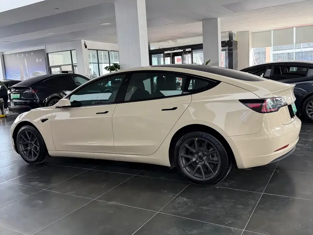 Tesla Model 3 — фото 4