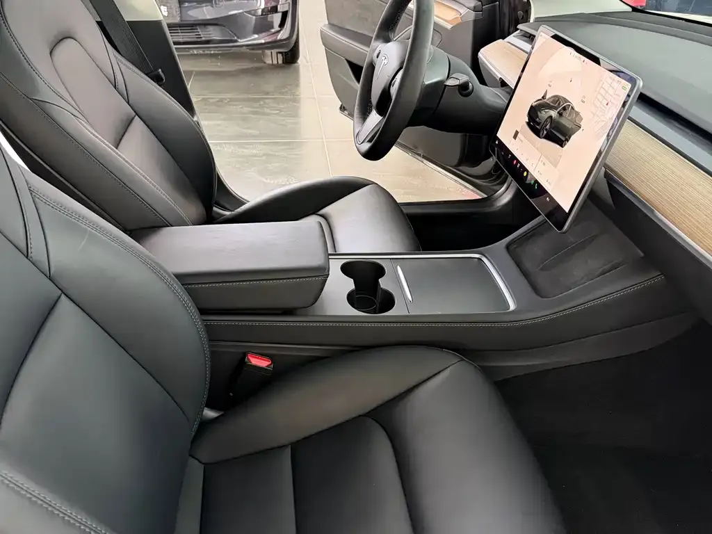 Tesla Model 3 — фото 9