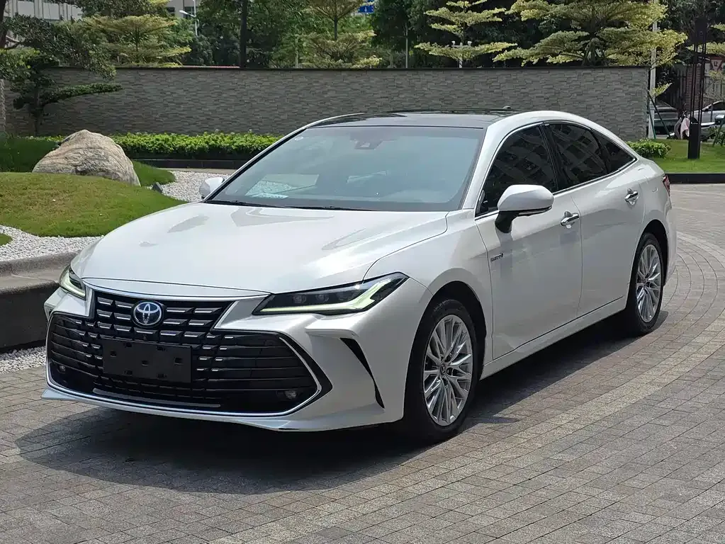 Toyota Avalon — фото 1