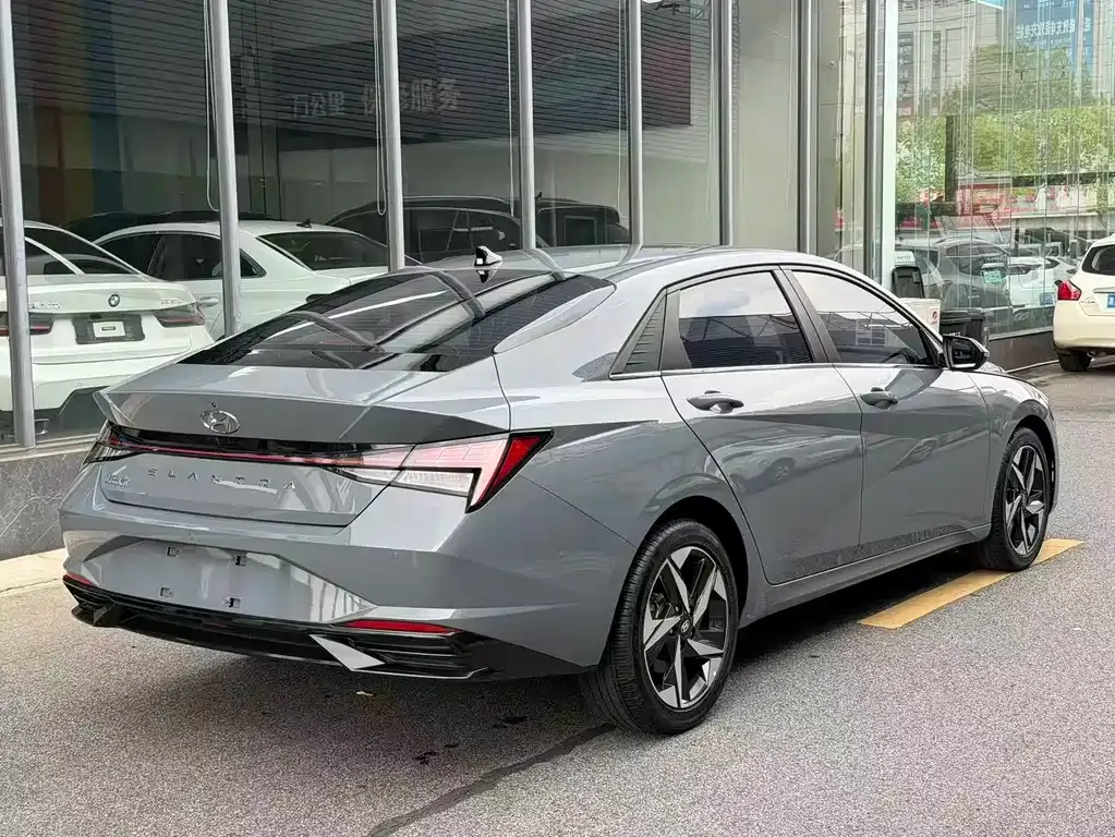 Hyundai Elantra — фото 9