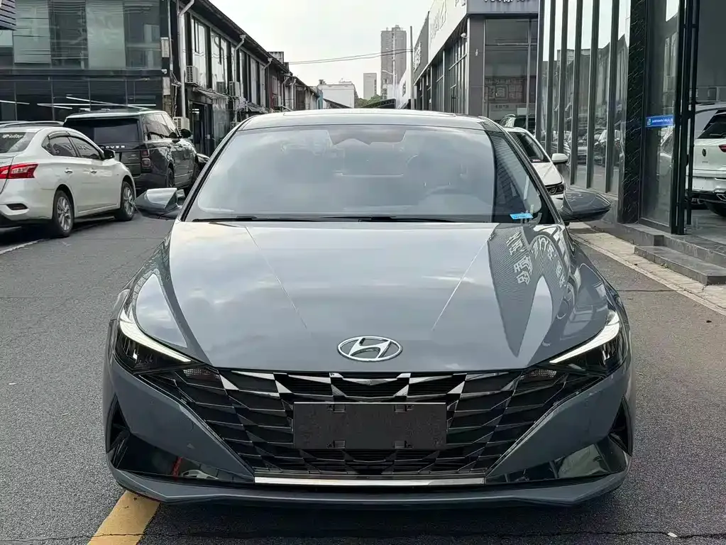 Hyundai Elantra — фото 7