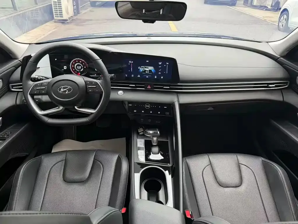 Hyundai Elantra — фото 10