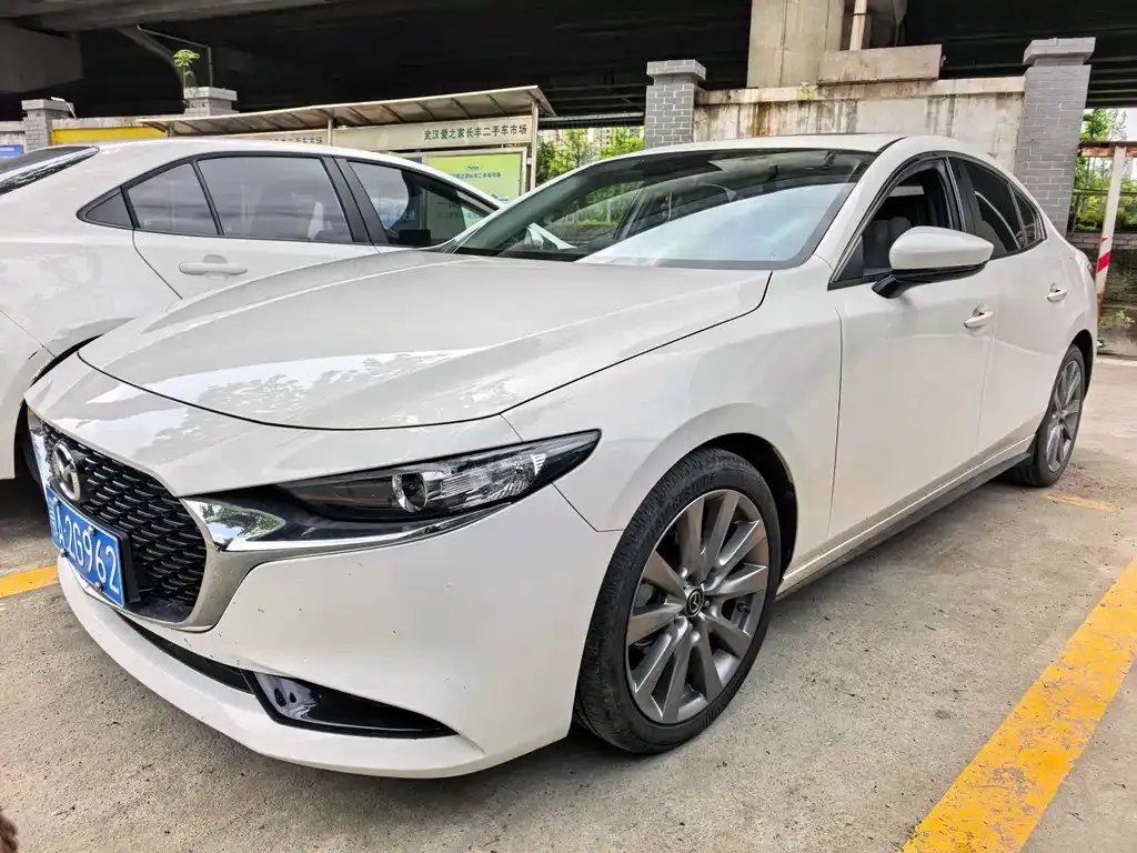 Mazda 3 Axela 2023 из CN, фото 1