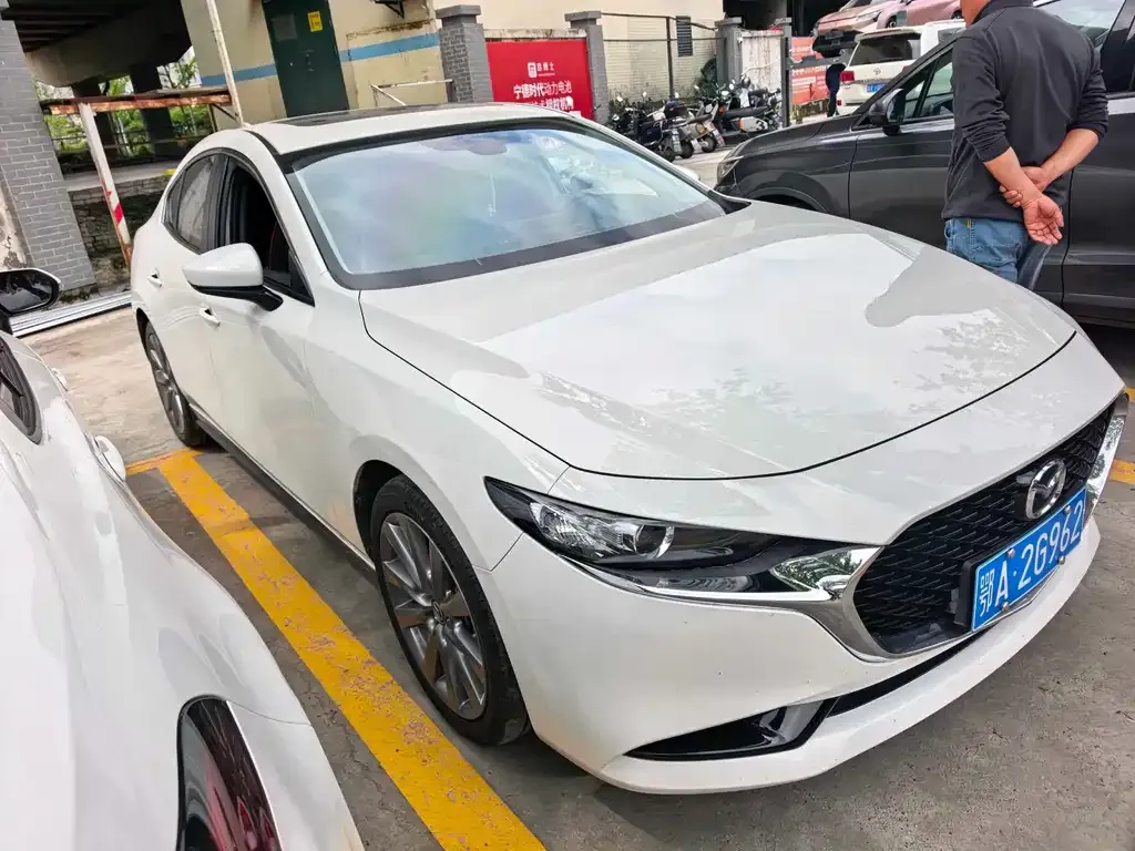 Mazda 3 Axela 2023 из CN, фото 2