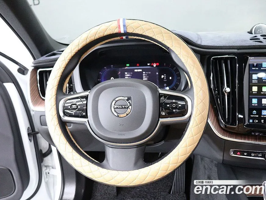 Volvo XC60 — фото 4