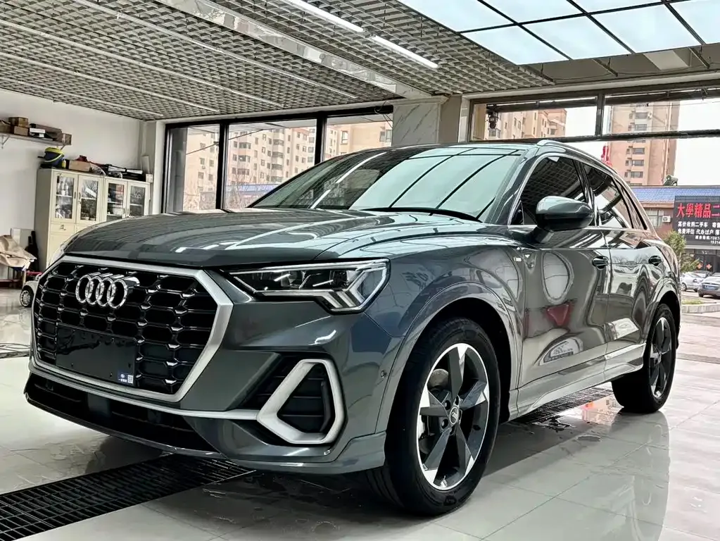 Audi Q3 — фото 1