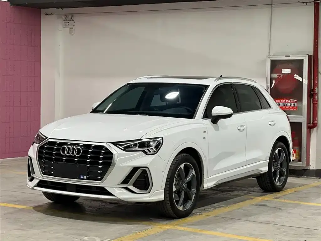 Audi Q3 — фото 1
