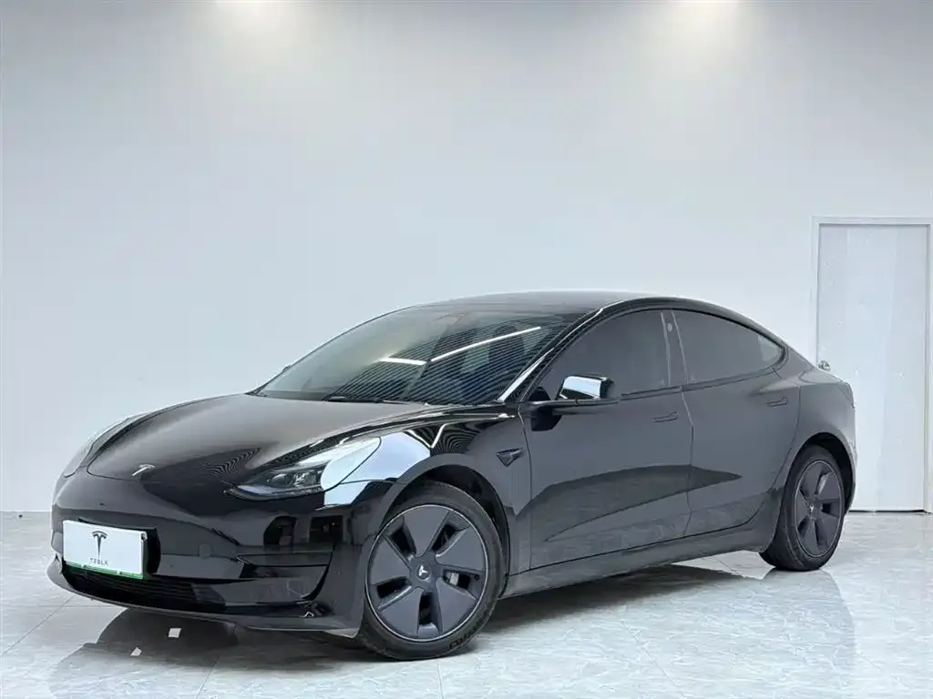 Tesla Model 3 — фото 1