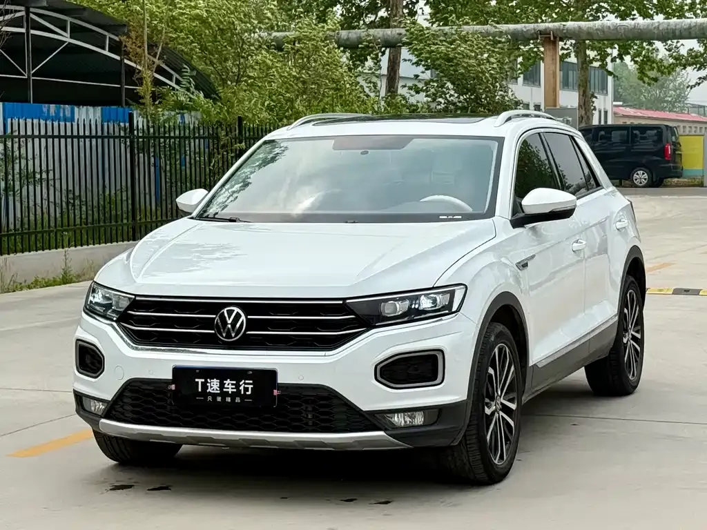 Volkswagen T-Roc — фото 1