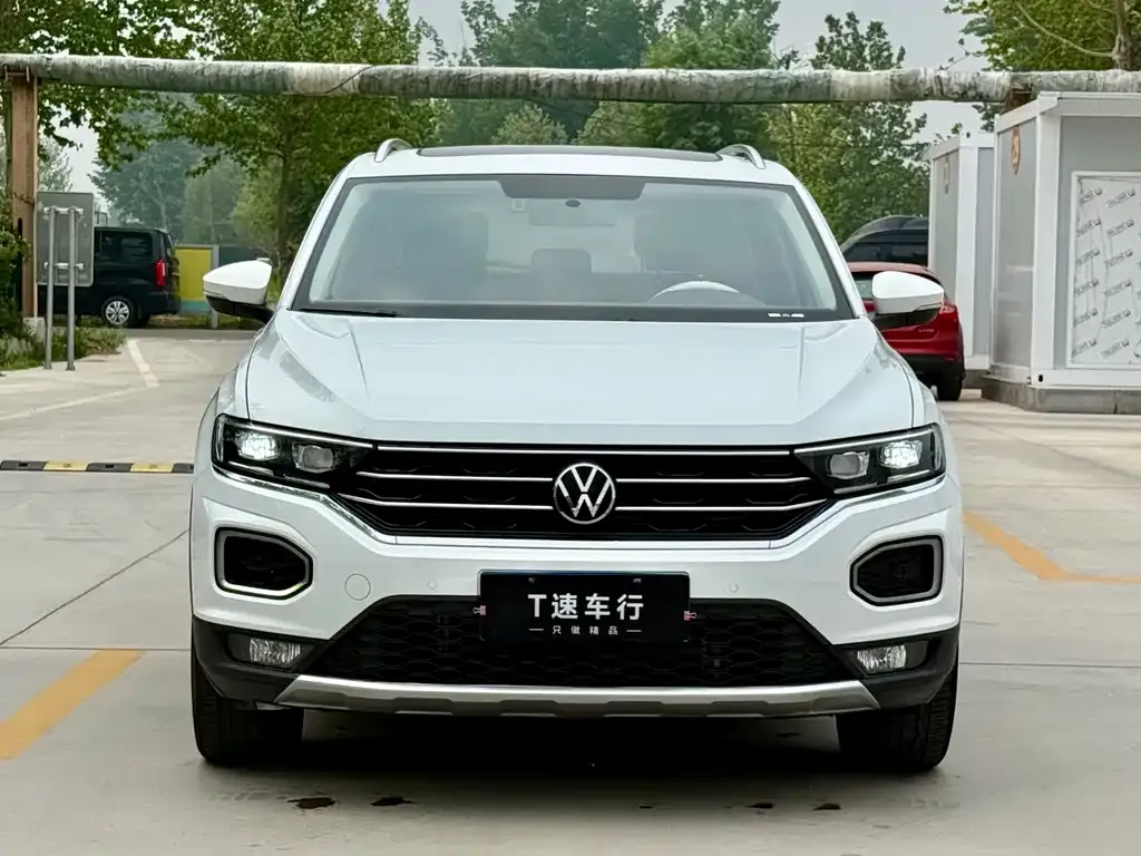 Volkswagen T-Roc — фото 10